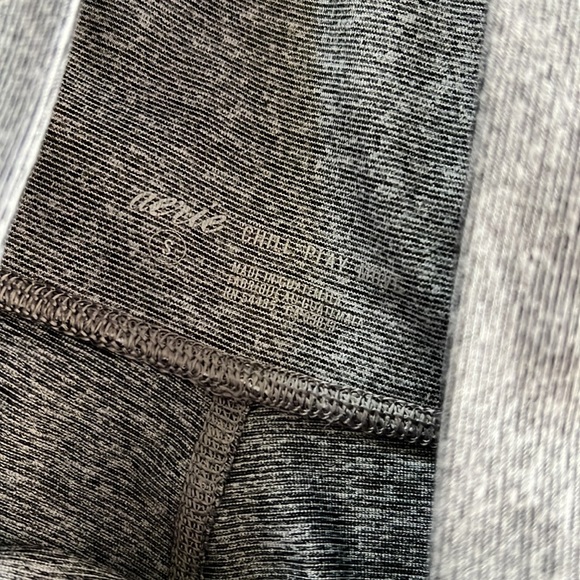 Aerie 7/8 grey white mesh leggings - Picture 4 of 5